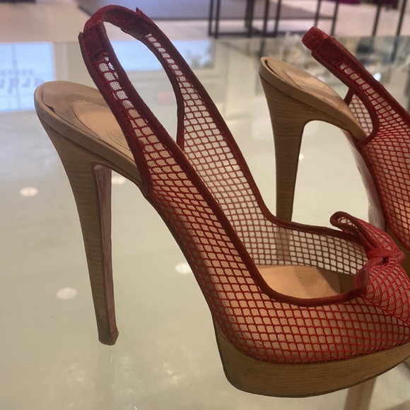 Christian louboutin shoes in red with bow in front - Picture 8 of 9